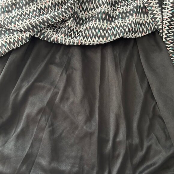 LuLaRoe Lola A-line Skirt XXS Elastic Waist Zig Zag Bohemian Hippie - Picture 4 of 5